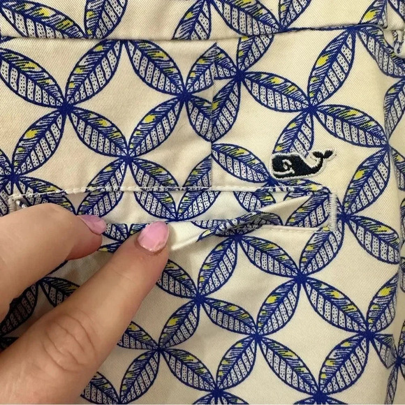 Vineyard Vines Shorts Blue & White Geometric Pattern Size 2 - Picture 6 of 6